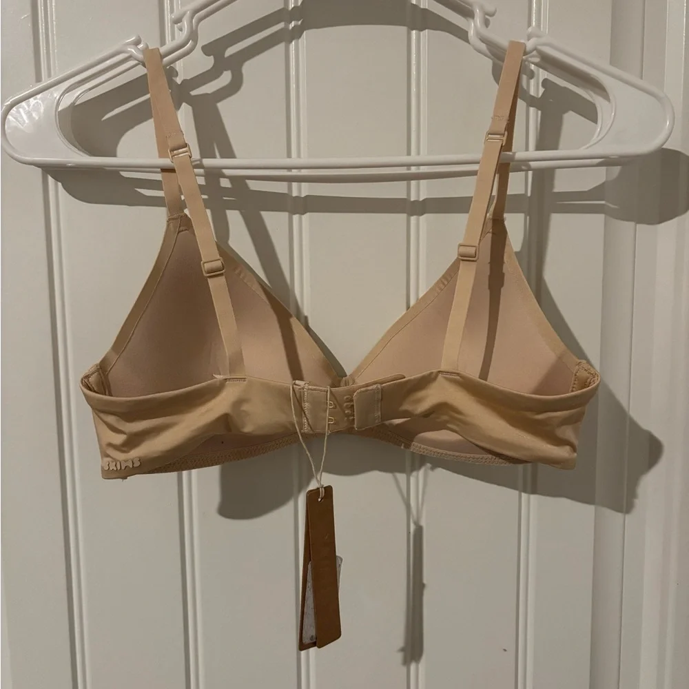 Seamless Nude Wireless T-Shirt Bra - Smooth Everyday Comfort - Picture 2 of 5